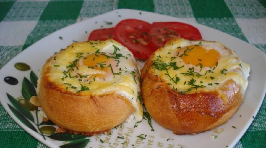Оригинальная яичница на завтрак, запеченная в булочке. Яичница в хлебе: разные способы приготовления Как приготовить яичницу в булочке