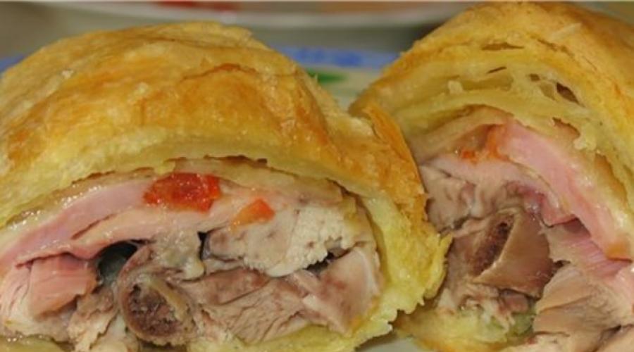 Окорок в тесте. Окорочок в тесте. Окорок свиной запеченный. Говядина веллингтон. Курица запеченная в тесте.