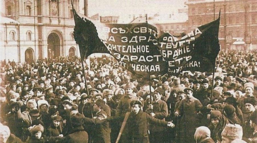 Assemblea costituente panrussa.  Ripresa di una manifestazione pacifica a sostegno dell'Assemblea Costituente L'Assemblea Costituente del 1918 in breve