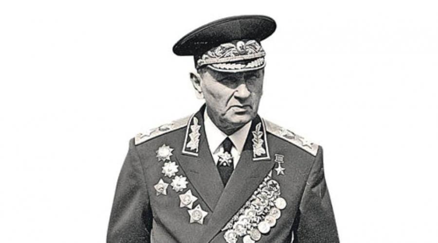 Prima di Grechko, che era ministro della Difesa.  Due volte eroe dell'Unione Sovietica Grechko Andrey Antonovich