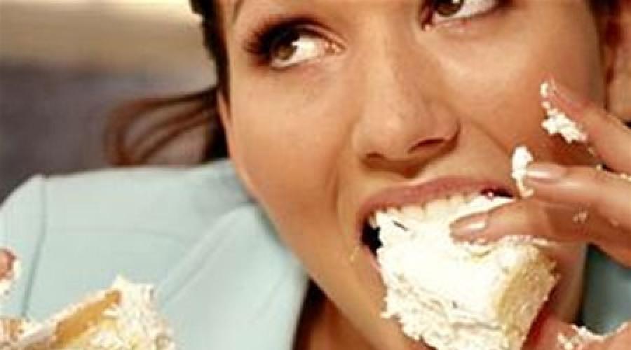 Снится есть вкусное. Женщина ест торт. Девушка ест творог. Девушка ест торт. К чему снится есть торт.