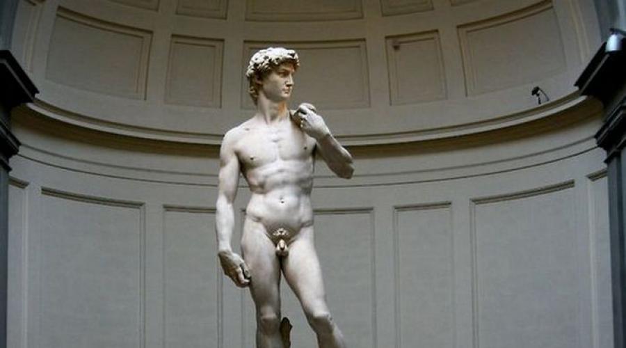 La statua del lavoro di David di Michelangelo Buonarioti a Firenze. David - la sagoma più riconoscibile autore della statua di marmo di David