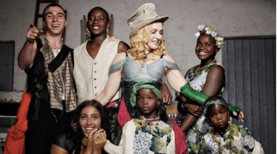 Возраст мадонны. Семья в сборе: Мадонна впервые опубликовала в Instagram снимок с участием шестерых детей