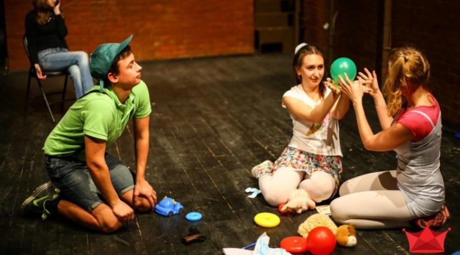 Okulda Tiyatro Çemberi: Program, Plan, Açıklama ve İncelemeler. Yetişkinler için Tiyatro Daire