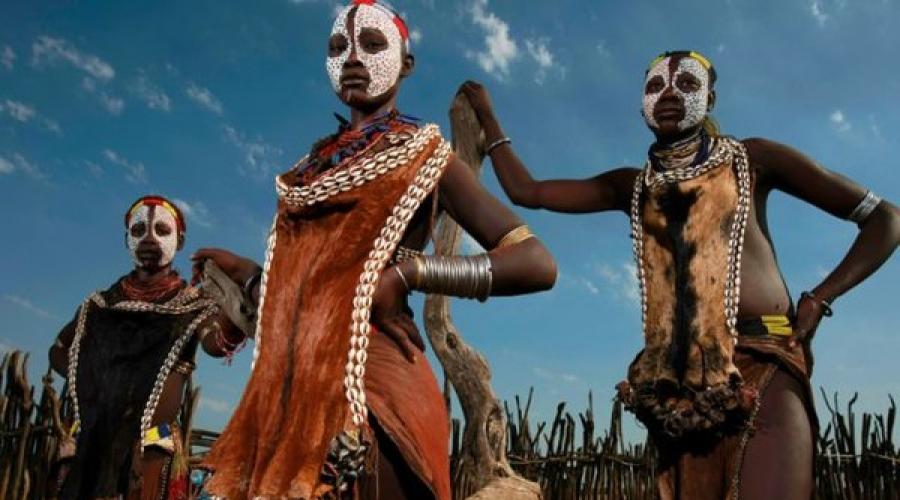 Tribene selvagge e medie nel mondo moderno (49 foto). Vita di tribù africane selvatiche