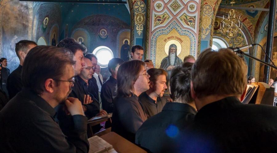 Chór klasztoru Valaam: oddychamy tym samym powietrzem.  Szef chóru klasztoru Valaam Alexander Bordak: „Najważniejsze rodzi się w dźwiękach - oczyszczenie i wiara Co teraz wykonuje twój chór