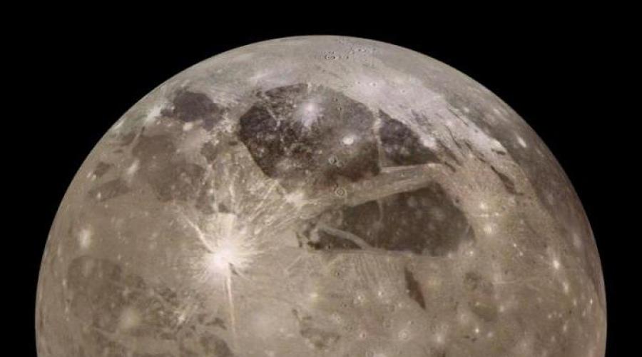 كيف يتحرك القمر نحو الأرض. لدينا القمر القمر الطبيعي