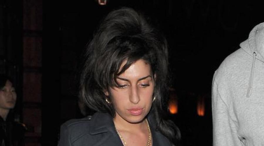 Scandalous Singer Amy Winehouse What Did Emi Winehouse Died What Could Be The Cause Of The Death Of The Singer Amy Winehouse And Blake Fielder Civil