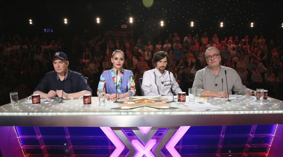 هيئة المحلفين X Factor 7 موسم جوليا. منفرد جوليا سانينا: