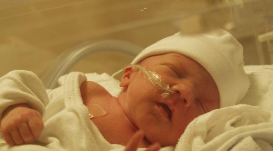 ทารกแรกเกิดของสลบคืออะไร: สาเหตุของการพัฒนาที่ปอดและ extropileous, กลยุทธ์ทางการแพทย์