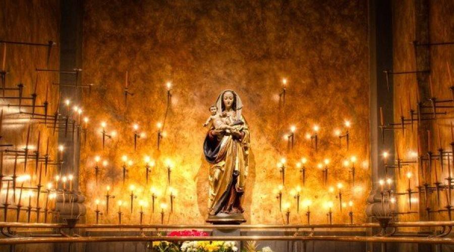 21 सितंबर, वर्जिन मैरी संकेतों की जन्मदिन। छुट्टी क्रिसमस पर मूर्तिपूजक परंपराओं ने कुंवारी मैरी को आशीर्वाद दिया