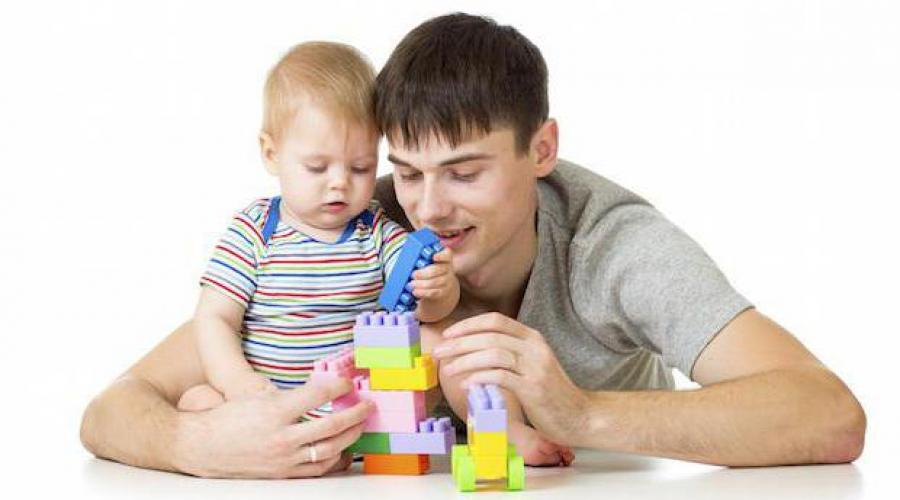 8 aylık çocuklar için eğitici oyuncaklar.  Bebek yetişkinlerin sunduğu oyuncakları kullanmayı reddederse ne yapmalı?  Nedensel ilişkilerin özümsenmesi